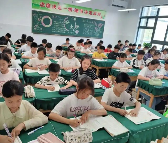 筑牢教育公正保障线学校将教育资助作为饯别教育公正的重要行动